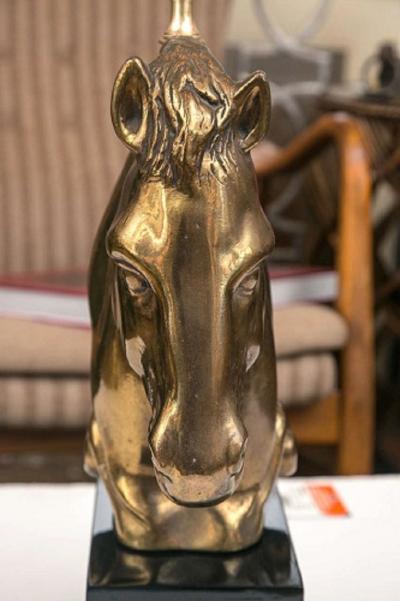 ART MODERNE HORSE HEAD ON BASE TABLE LAMP