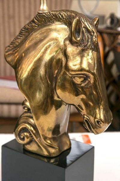 ART MODERNE HORSE HEAD ON BASE TABLE LAMP