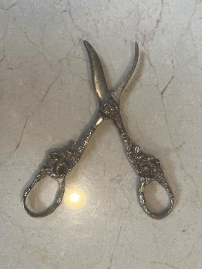 ART NOUVEAU STERLING SILVER GRAPE SHEARS
