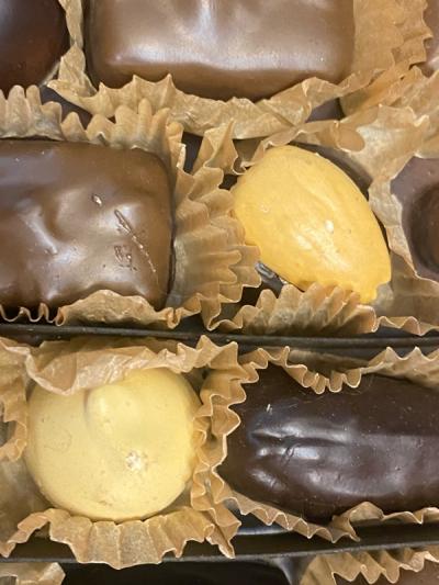 AWESOME VINTAGE CHOCOLATE ASSORTMENT STORE DISPLAY