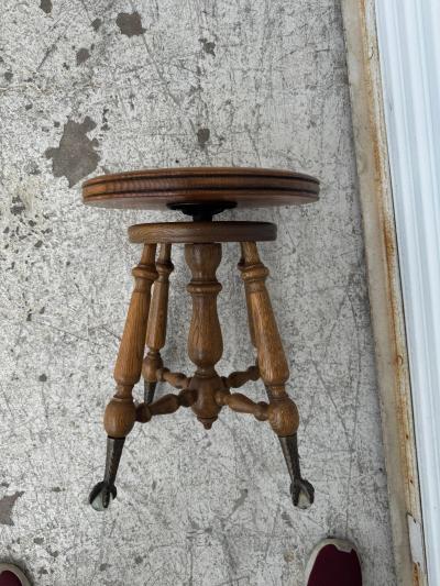 Adjustable Claw Ball Piano Stool