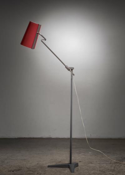 Adjustable floor lamp