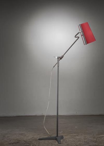 Adjustable floor lamp