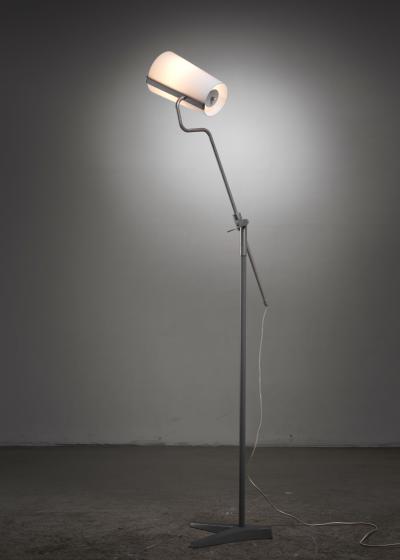 Adjustable floor lamp