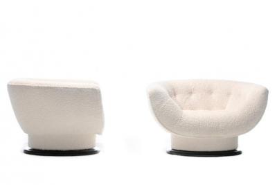 Adrian Pearsall Pair of Adrian Pearsall Swivel Lounge Chairs in Ivory Boucl with Walnut Bases