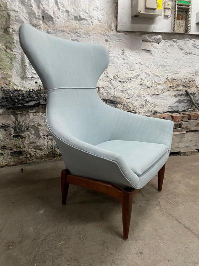 Adrian Pearsall WALNUT LIGHT BLUE LINEN WINGBACK CHAIR ATTRIBUTED TO ADRIAN PEARSALL