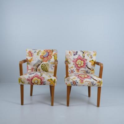 Aino Aalto Aino Aalto Pair of Club Chairs in Oak Leather Floral Pattern Artek 1940s 