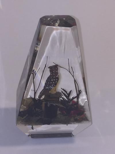Alessandro Albrizzi Modern Trio of High End Solid Lucite Obelisks With Diorama of Wildlife Scenes