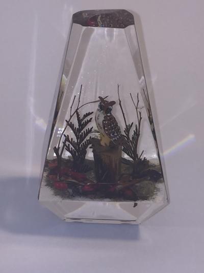 Alessandro Albrizzi Modern Trio of High End Solid Lucite Obelisks With Diorama of Wildlife Scenes