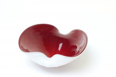 Alfredo Barbini Alfredo Barbini Cherry Red and White Anturium Glass Bowl 1960 Italy