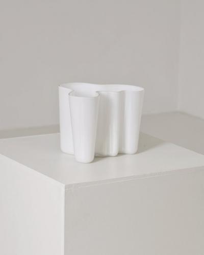 Alvar Aalto Iconic Alvar Aalto Savoy Vase Model 3030 in Opaline White Iittala 1960s