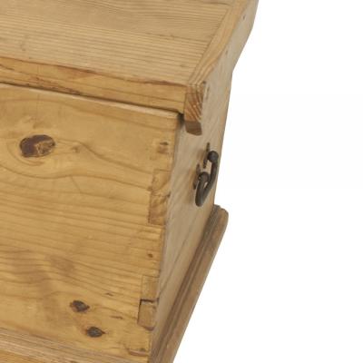 American Country Pine Trunk