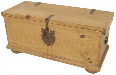 American Country Pine Trunk