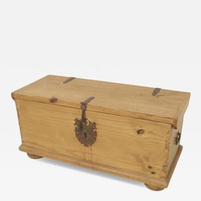 American Country Pine Trunk