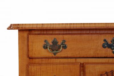 American Queen Anne Style Tiger Maple Lowboy Chest of Drawers