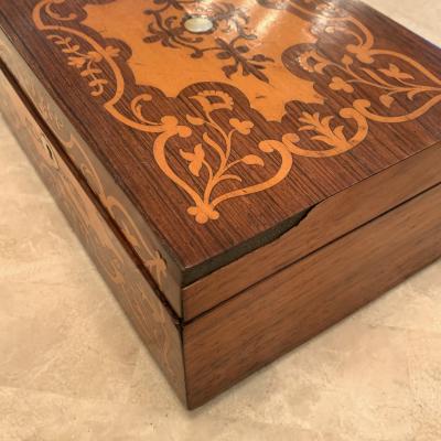 An English Rosewood and Maple Box Ca 1850