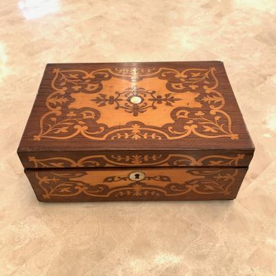 An English Rosewood and Maple Box Ca 1850