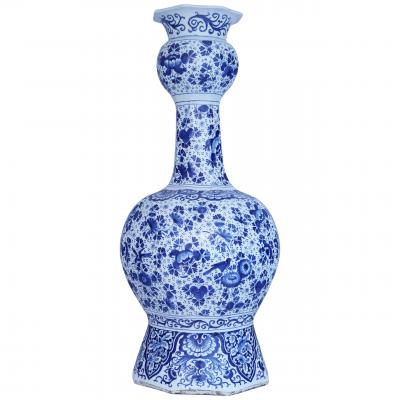 An impressive early 18th century Dutch Delft vase