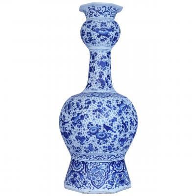 An impressive early 18th century Dutch Delft vase