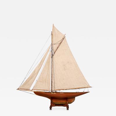 Antique 20th Century English Gaff Rigged Racing Wood Pond Yacht c 1910