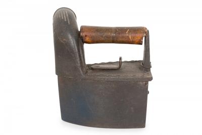 Antique American Country Clothes Iron