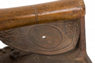 Antique American Country Style Clothes Iron