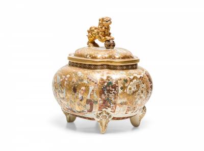 Antique Chinese Porcelain and Eglomise Gold Scenic Lidded and Footed Box