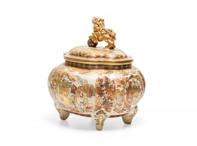 Antique Chinese Porcelain and Eglomise Gold Scenic Lidded and Footed Box