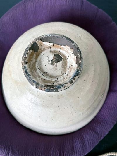 Antique Korean Ceramic Komogai Chawan with Tamagode Glaze