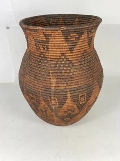 Apache polychrome olla