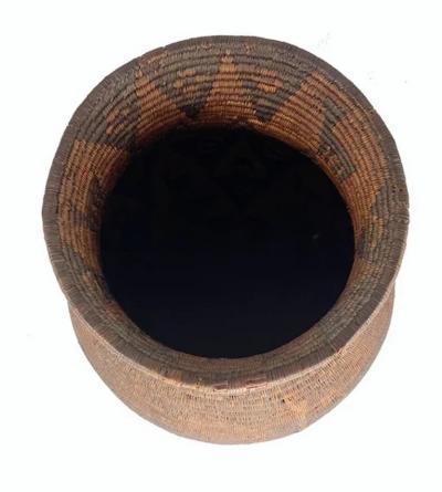 Apache polychrome olla