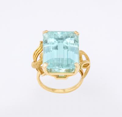 Aquamarine Retro 18 k Gold Ring