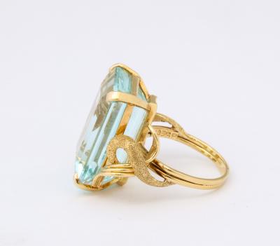 Aquamarine Retro 18 k Gold Ring