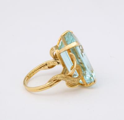 Aquamarine Retro 18 k Gold Ring