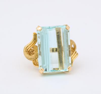 Aquamarine Retro 18 k Gold Ring