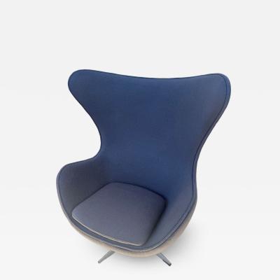 Arne Jacobsen 4 Arne Jacobesen Egg Chairs