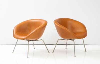 Arne Jacobsen A Pair of Arne Jacobsen Chairs