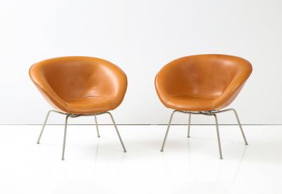 Arne Jacobsen A Pair of Arne Jacobsen Chairs