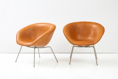Arne Jacobsen A Pair of Arne Jacobsen Chairs