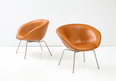 Arne Jacobsen A Pair of Arne Jacobsen Chairs