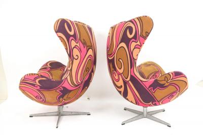 Arne Jacobsen A rare pair of Arne Jacobsen Egg chairs with ottoman for Fritz Hansen C 1973
