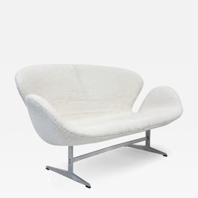 Arne Jacobsen Arne Jacobsen Fritz Hansen Swan Sofa Settee 1960s in Real Canadian Sheepskin