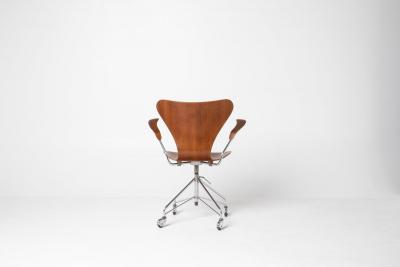Arne Jacobsen Arne Jacobsen Series 7 Model Desk Chair