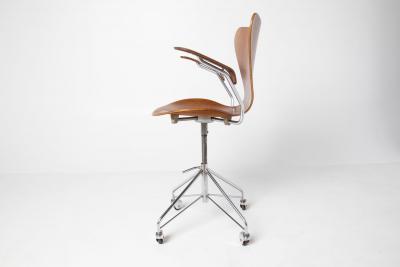 Arne Jacobsen Arne Jacobsen Series 7 Model Desk Chair