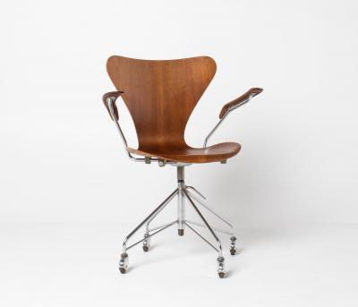 Arne Jacobsen Arne Jacobsen Series 7 Model Desk Chair