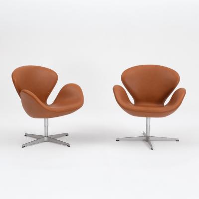 Arne Jacobsen Arne Jacobsen Swan Sofa Pair of Chairs in Cognac Leather Set of 3