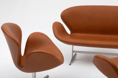Arne Jacobsen Arne Jacobsen Swan Sofa Pair of Chairs in Cognac Leather Set of 3