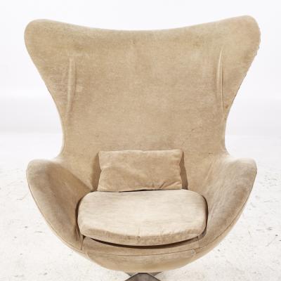 Arne Jacobsen Arne Jacobsen for Fritz Hansen Mid Century Egg Chairs Pair