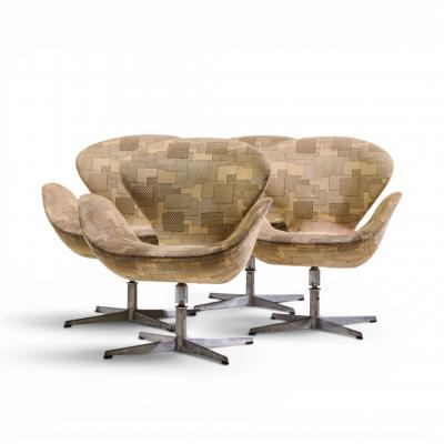Arne Jacobsen Arne Jacobsen for Fritz Hansen Mid Century Swan Chairs Set of 4