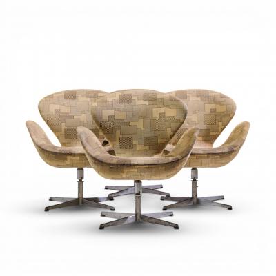 Arne Jacobsen Arne Jacobsen for Fritz Hansen Mid Century Swan Chairs Set of 4